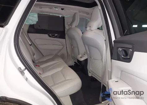 2025 Volvo Xc60 B5 Core z USA, uszkodzony, nr VIN YV4M12RJ0S1044967